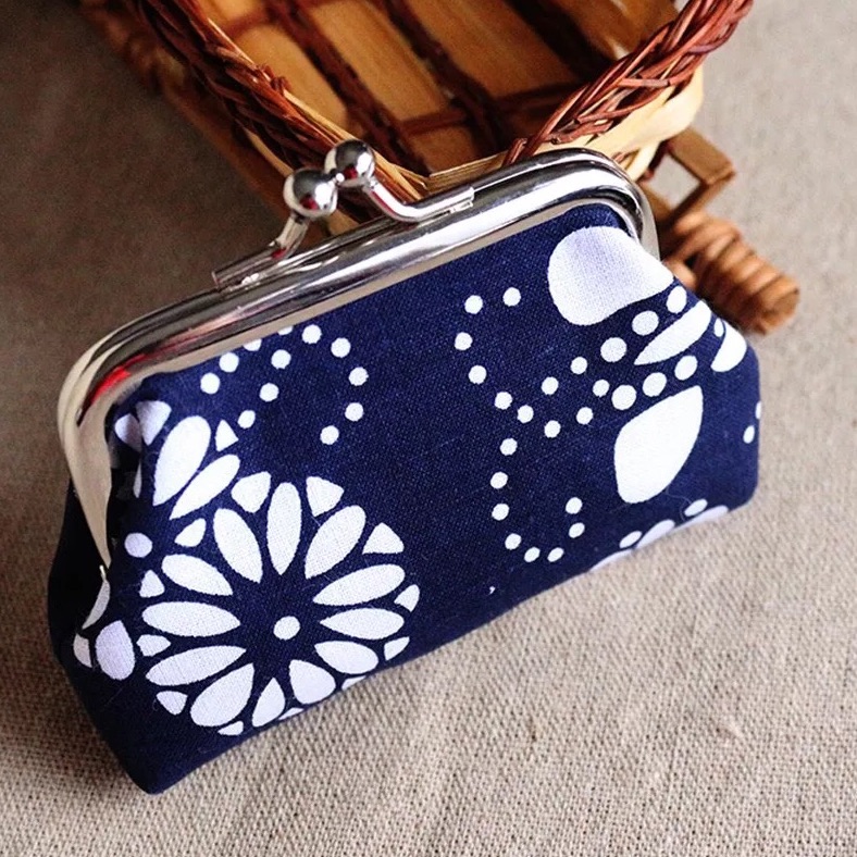 Brand New Paisley Clasp Close Coin Purse